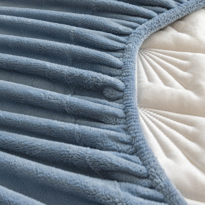 91家纺网 家纺一手货源 找家纺 鑫钰 2023秋冬年新款高克重牛奶绒夹棉床笠床罩席梦思保护套 烟花-宝石蓝