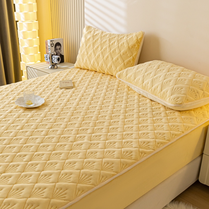 91家纺网 家纺一手货源 找家纺 鑫钰 2023秋冬年新款高克重牛奶绒夹棉床笠床罩席梦思保护套 烟花-淡雅黄