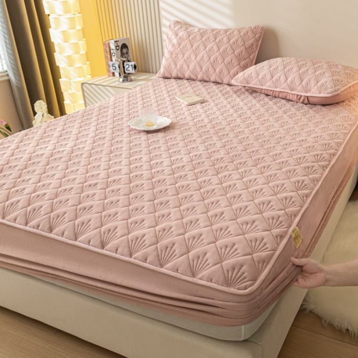 91家纺网 家纺一手货源 找家纺 鑫钰 2023秋冬年新款高克重牛奶绒夹棉床笠床罩席梦思保护套 烟花-豆沙粉