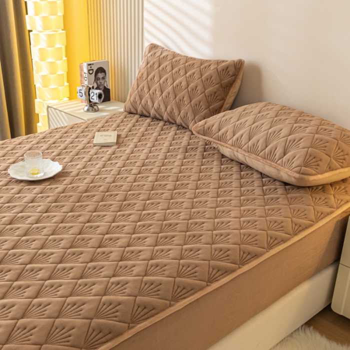 91家纺网 家纺一手货源 找家纺 鑫钰 2023秋冬年新款高克重牛奶绒夹棉床笠床罩席梦思保护套 烟花-摩卡棕