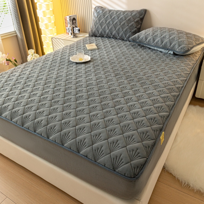 91家纺网 家纺一手货源 找家纺 鑫钰 2023秋冬年新款高克重牛奶绒夹棉床笠床罩席梦思保护套 烟花-雅致灰