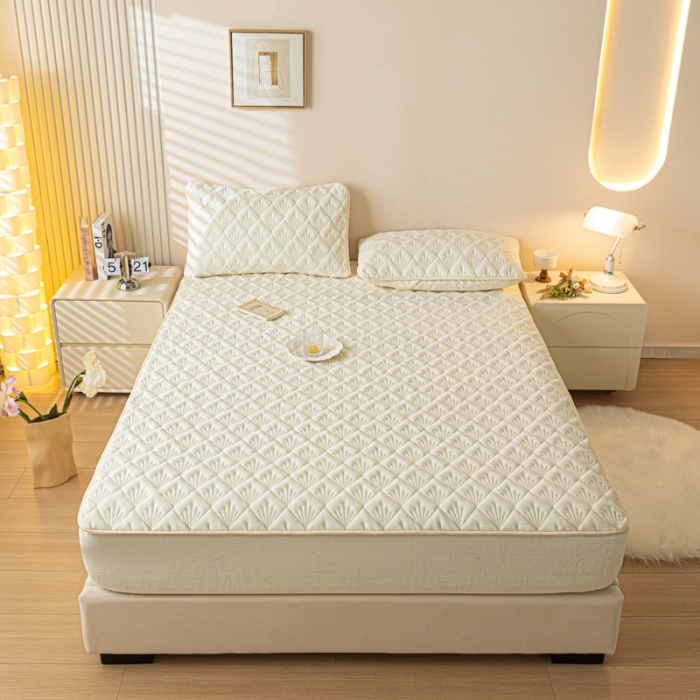 91家纺网 家纺一手货源 找家纺 鑫钰 2023秋冬年新款高克重牛奶绒夹棉床笠床罩席梦思保护套 烟花-优雅白