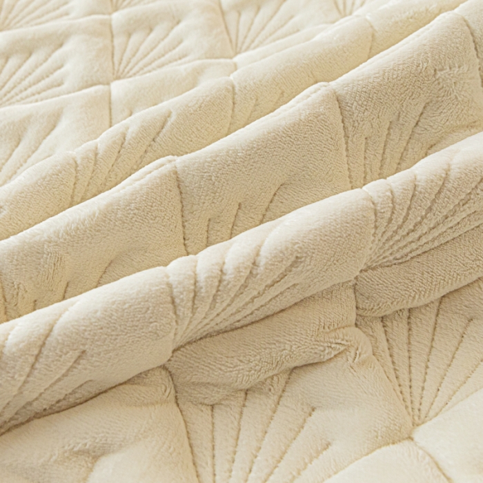 91家纺网 家纺一手货源 找家纺 鑫钰 2023秋冬年新款高克重牛奶绒夹棉床笠床罩席梦思保护套 烟花-优雅白