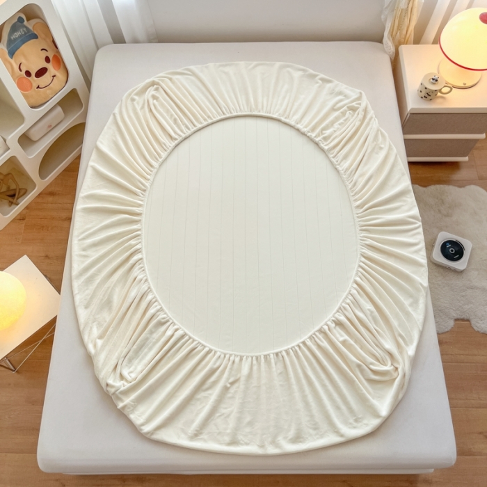 91家纺网 家纺一手货源 找家纺 总鑫钰 新款迪士尼刺绣200克牛奶绒床笠单件枕套三件套床垫保护套床罩