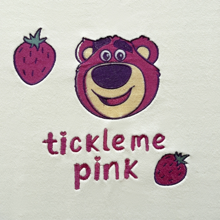 91家纺网 家纺一手货源 找家纺 鑫钰 新款迪士尼刺绣200克牛奶绒床笠单件枕套三件套床垫保护套床罩 草莓熊