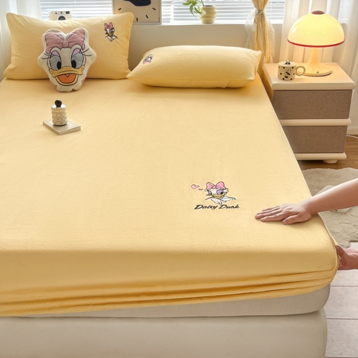 91家纺网 家纺一手货源 找家纺 鑫钰 新款迪士尼刺绣200克牛奶绒床笠单件枕套三件套床垫保护套床罩 黛西
