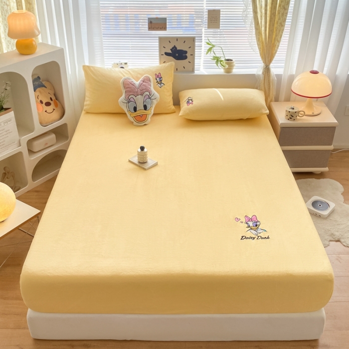 91家纺网 家纺一手货源 找家纺 鑫钰 新款迪士尼刺绣200克牛奶绒床笠单件枕套三件套床垫保护套床罩 黛西