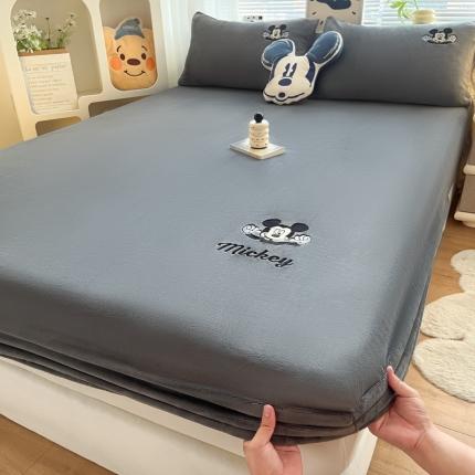 鑫钰 新款迪士尼刺绣200克牛奶绒床笠单件枕套三件套床垫保护套床罩 快乐米奇