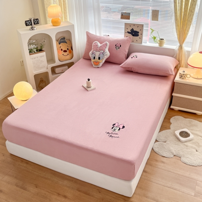 91家纺网 家纺一手货源 找家纺 鑫钰 新款迪士尼刺绣200克牛奶绒床笠单件枕套三件套床垫保护套床罩 米妮公主