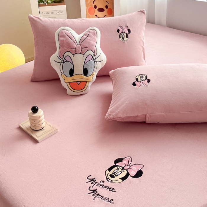 91家纺网 家纺一手货源 找家纺 鑫钰 新款迪士尼刺绣200克牛奶绒床笠单件枕套三件套床垫保护套床罩 米妮公主