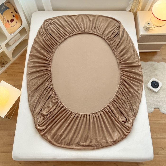 91家纺网 家纺一手货源 找家纺 鑫钰 新款迪士尼刺绣200克牛奶绒床笠单件枕套三件套床垫保护套床罩 小熊维尼