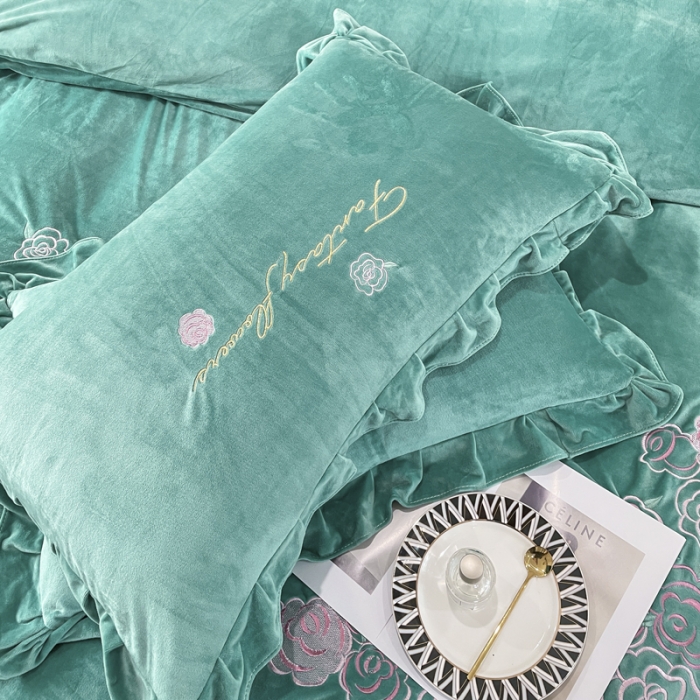 91家纺网 家纺一手货源 找家纺 金米诺 2024新款婴儿绒韩版床单绣花四件套 翡翠绿