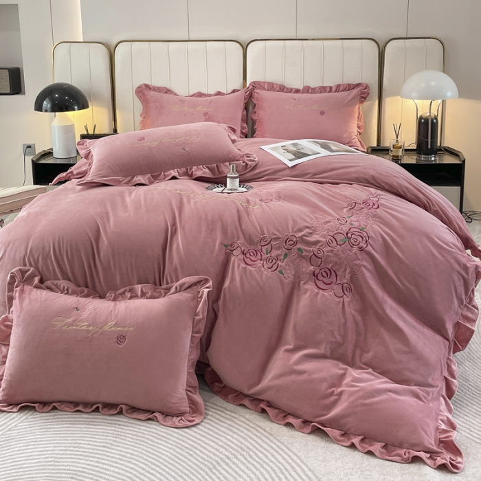 91家纺网 家纺一手货源 找家纺 金米诺 2024新款婴儿绒韩版床单绣花四件套 粉玉