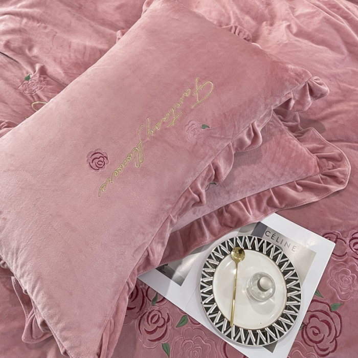 91家纺网 家纺一手货源 找家纺 金米诺 2024新款婴儿绒韩版床单绣花四件套 粉玉