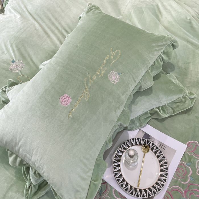 91家纺网 家纺一手货源 找家纺 金米诺 2024新款婴儿绒韩版床单绣花四件套 抹茶绿