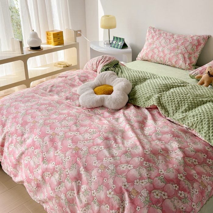 91家纺网 家纺一手货源 找家纺 怡家居 2023新款秋冬棉加豆豆绒印花四件套 草莓熊