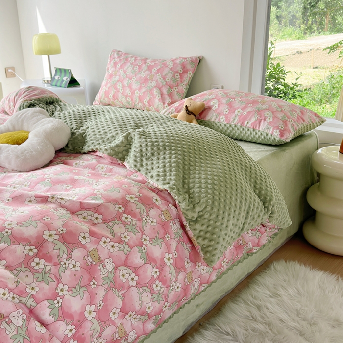 91家纺网 家纺一手货源 找家纺 怡家居 2023新款秋冬棉加豆豆绒印花四件套 草莓熊