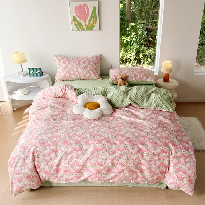 91家纺网 家纺一手货源 找家纺 怡家居 2023新款秋冬棉加豆豆绒印花四件套 草莓熊