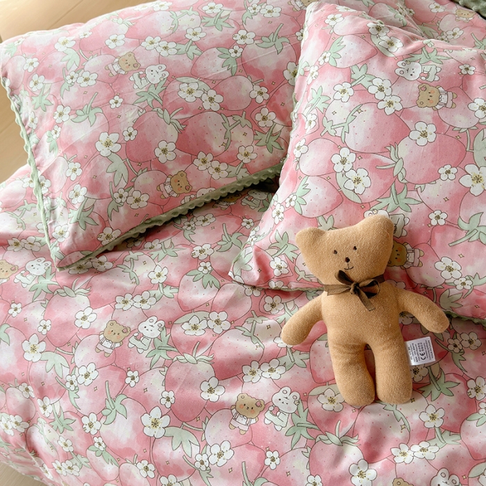 91家纺网 家纺一手货源 找家纺 怡家居 2023新款秋冬棉加豆豆绒印花四件套 草莓熊