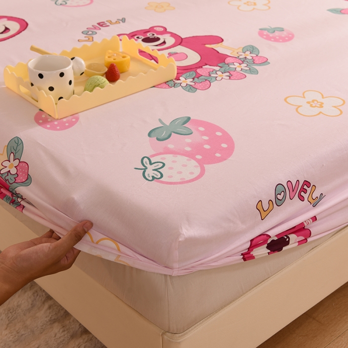 91家纺网 家纺一手货源 找家纺 甜之梦 新款12868全棉印花系列单床笠（可接缺角异型）草莓熊
