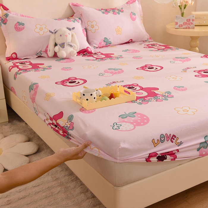 91家纺网 家纺一手货源 找家纺 甜之梦 新款12868全棉印花系列单床笠（可接缺角异型）草莓熊