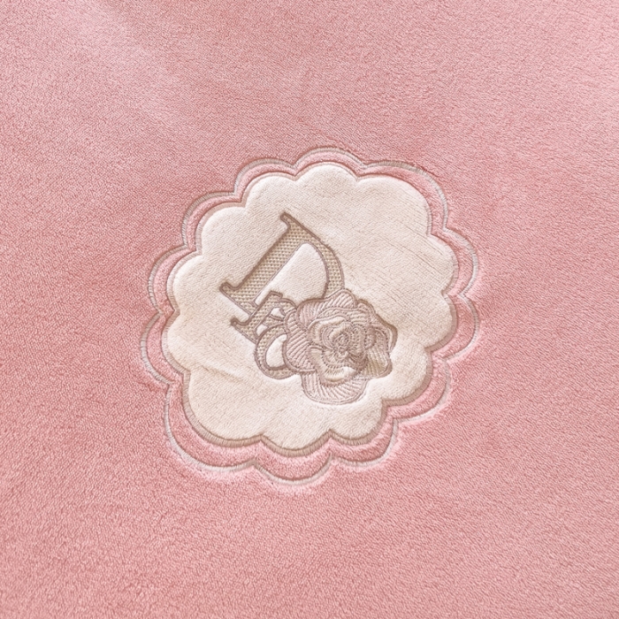 91家纺网 家纺一手货源 找家纺 牛奶绒双拼小香风刺绣贴布绣四件套-戴安娜（含买家秀）戴安娜-蜜桃粉