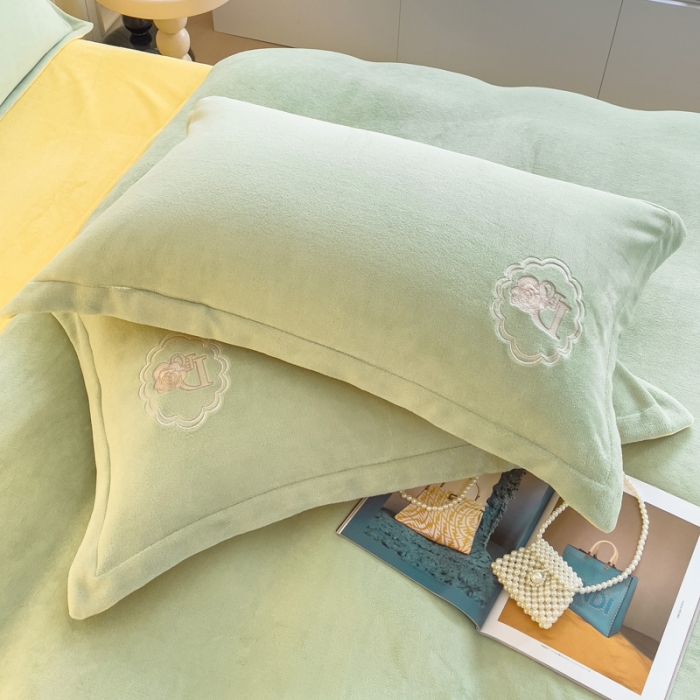 91家纺网 家纺一手货源 找家纺 牛奶绒双拼小香风刺绣贴布绣四件套-戴安娜（含买家秀）戴安娜-牛油果绿