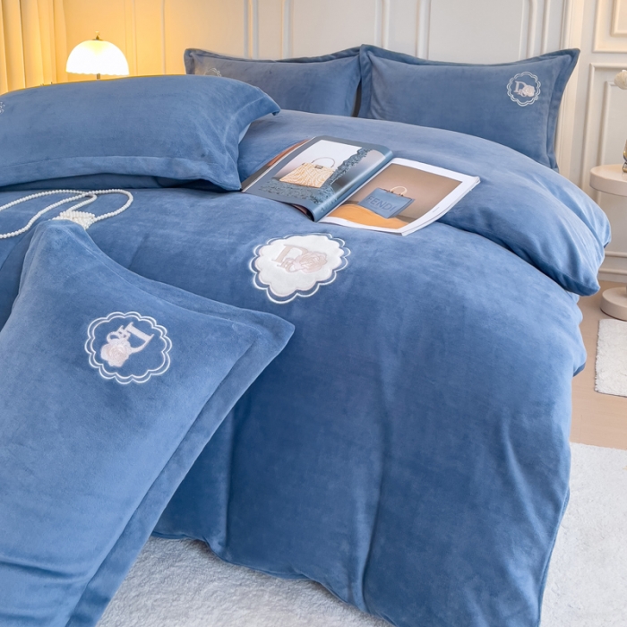 91家纺网 家纺一手货源 找家纺 牛奶绒双拼小香风刺绣贴布绣四件套-戴安娜（含买家秀）戴安娜-星辰蓝