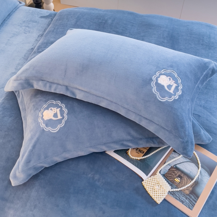 91家纺网 家纺一手货源 找家纺 牛奶绒双拼小香风刺绣贴布绣四件套-戴安娜（含买家秀）戴安娜-星辰蓝