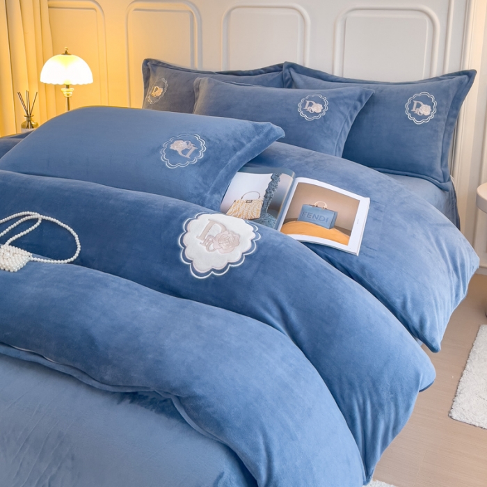 91家纺网 家纺一手货源 找家纺 牛奶绒双拼小香风刺绣贴布绣四件套-戴安娜（含买家秀）戴安娜-星辰蓝