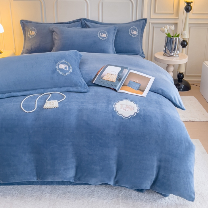 91家纺网 家纺一手货源 找家纺 牛奶绒双拼小香风刺绣贴布绣四件套-戴安娜（含买家秀）戴安娜-星辰蓝