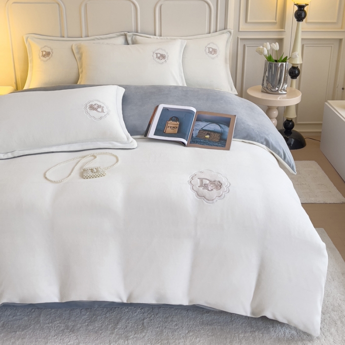 91家纺网 家纺一手货源 找家纺 牛奶绒双拼小香风刺绣贴布绣四件套-戴安娜（含买家秀）戴安娜-月光白