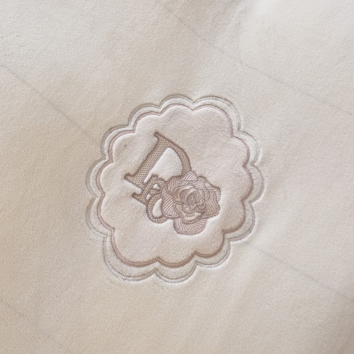 91家纺网 家纺一手货源 找家纺 牛奶绒双拼小香风刺绣贴布绣四件套-戴安娜（含买家秀）戴安娜-月光白