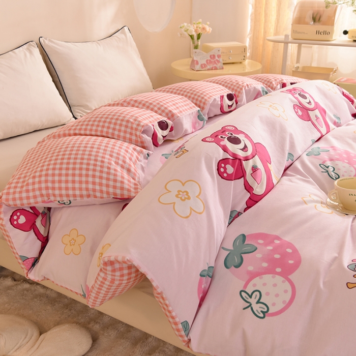 91家纺网 家纺一手货源 找家纺 甜之梦 新款12868全棉定制尺寸印花系列单被套草莓熊