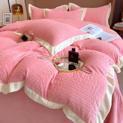 91家纺网 家纺一手货源 找家纺 （总）绘萱 2023新款230克雕花牛奶绒四件套