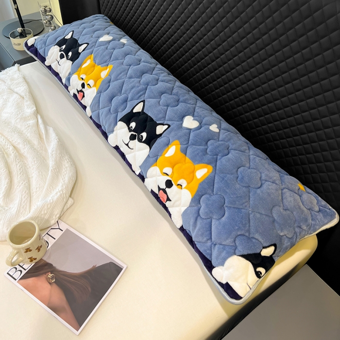 91家纺网 家纺一手货源 找家纺 梦舒羽 2025新款牛奶绒夹棉长枕套宿舍双人枕芯套 可爱狗狗