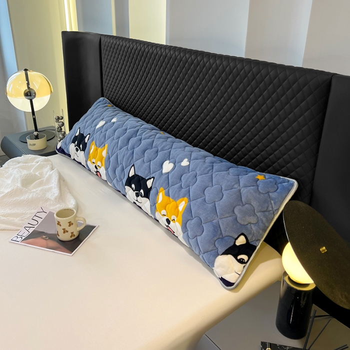 91家纺网 家纺一手货源 找家纺 梦舒羽 2025新款牛奶绒夹棉长枕套宿舍双人枕芯套 可爱狗狗