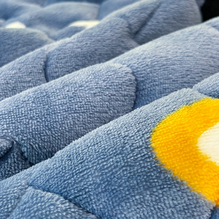 91家纺网 家纺一手货源 找家纺 梦舒羽 2025新款牛奶绒夹棉长枕套宿舍双人枕芯套 可爱狗狗