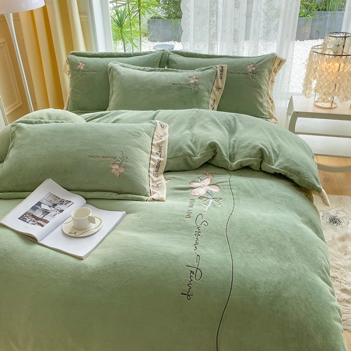 91家纺网 家纺一手货源 找家纺 （总）可以家居 2023新款全消光云绒雅思绒牛奶绒刺绣四件套-漫妮