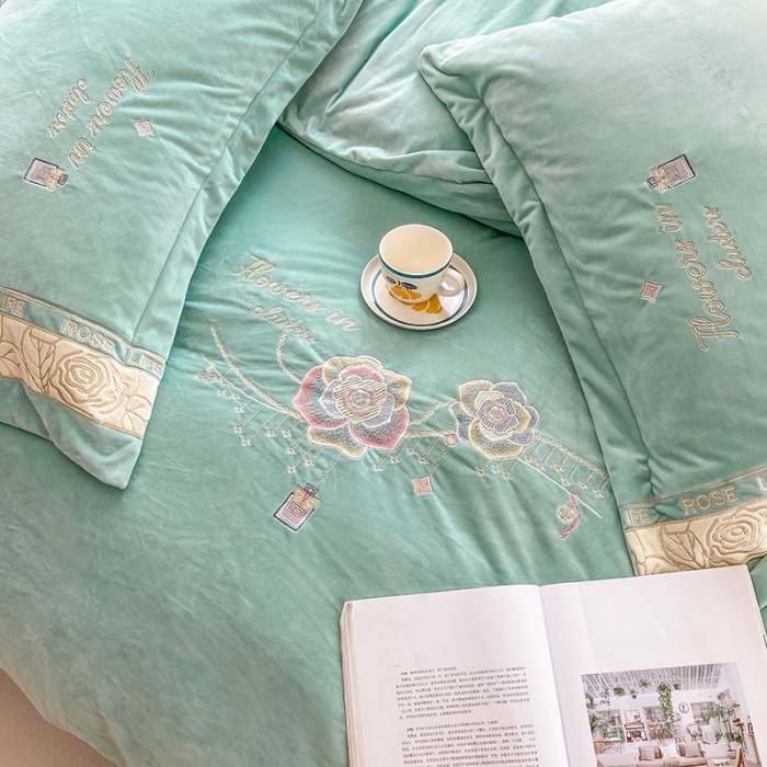 91家纺网 家纺一手货源 找家纺 可以家居 2023新款全消光婴儿绒牛奶绒刺绣四件套-恋语 恋语-绿