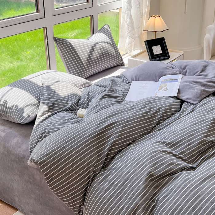 91家纺网 家纺一手货源 找家纺 柠萌 2023新款全棉色织水洗棉加牛奶绒单品被套全棉拼牛奶绒被套 棉+绒-中条纹深灰