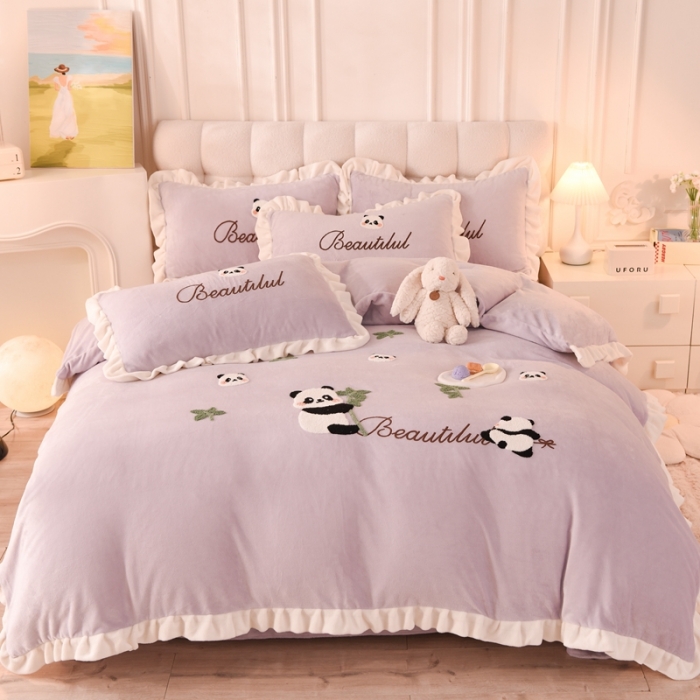 91家纺网 家纺一手货源 找家纺 菲儿家纺 2023新款牛奶绒毛巾绣四件套 小熊猫-芋泥紫