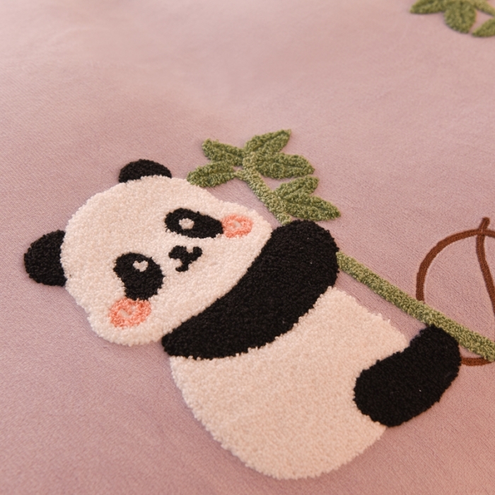 91家纺网 家纺一手货源 找家纺 菲儿家纺 2023新款牛奶绒毛巾绣四件套 小熊猫-芋泥紫