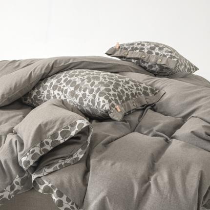 91家纺网 家纺一手货源 找家纺 安莱生活 2023新款A类简约棉麻树叶拼边四件套 棉麻拼边纽扣款-浅灰