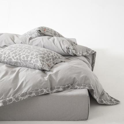 91家纺网 家纺一手货源 找家纺 安莱生活 2023新款A类简约棉麻树叶拼边四件套 棉麻拼边纽扣款-银灰