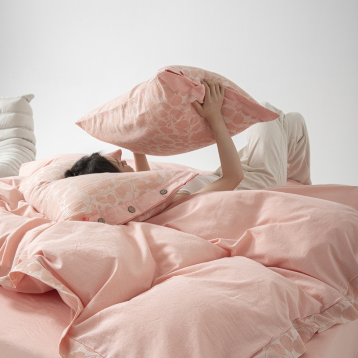 91家纺网 家纺一手货源 找家纺 安莱生活 2023新款A类简约棉麻树叶拼边四件套 棉麻拼边纽扣款-纯粉