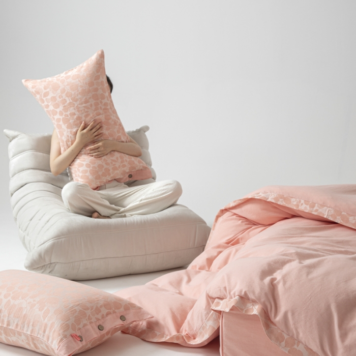 91家纺网 家纺一手货源 找家纺 安莱生活 2023新款A类简约棉麻树叶拼边四件套 棉麻拼边纽扣款-纯粉