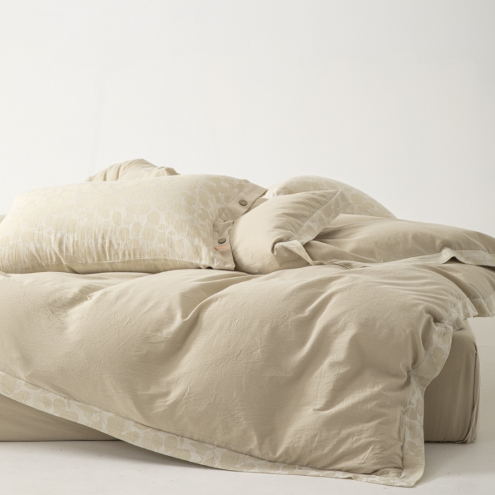 91家纺网 家纺一手货源 找家纺 安莱生活 2023新款A类简约棉麻树叶拼边四件套 棉麻拼边纽扣款-米白