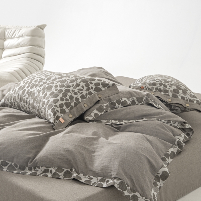 91家纺网 家纺一手货源 找家纺 安莱生活 2023新款A类简约棉麻树叶拼边四件套 棉麻拼边纽扣款-浅灰