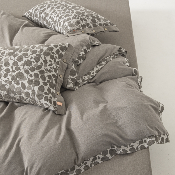 91家纺网 家纺一手货源 找家纺 安莱生活 2023新款A类简约棉麻树叶拼边四件套 棉麻拼边纽扣款-浅灰